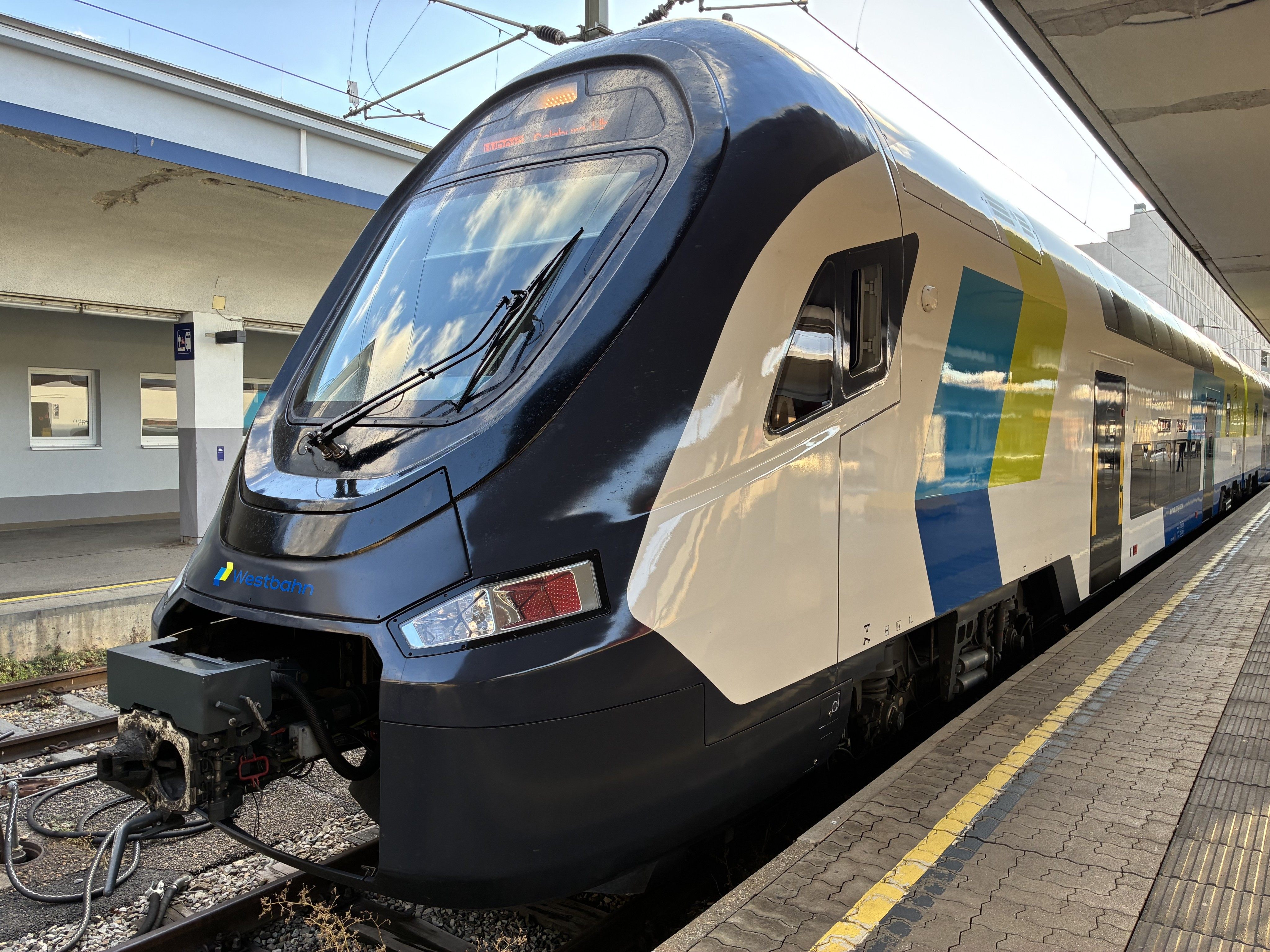 Ein neuer Doppelstockzug der Westbahn.