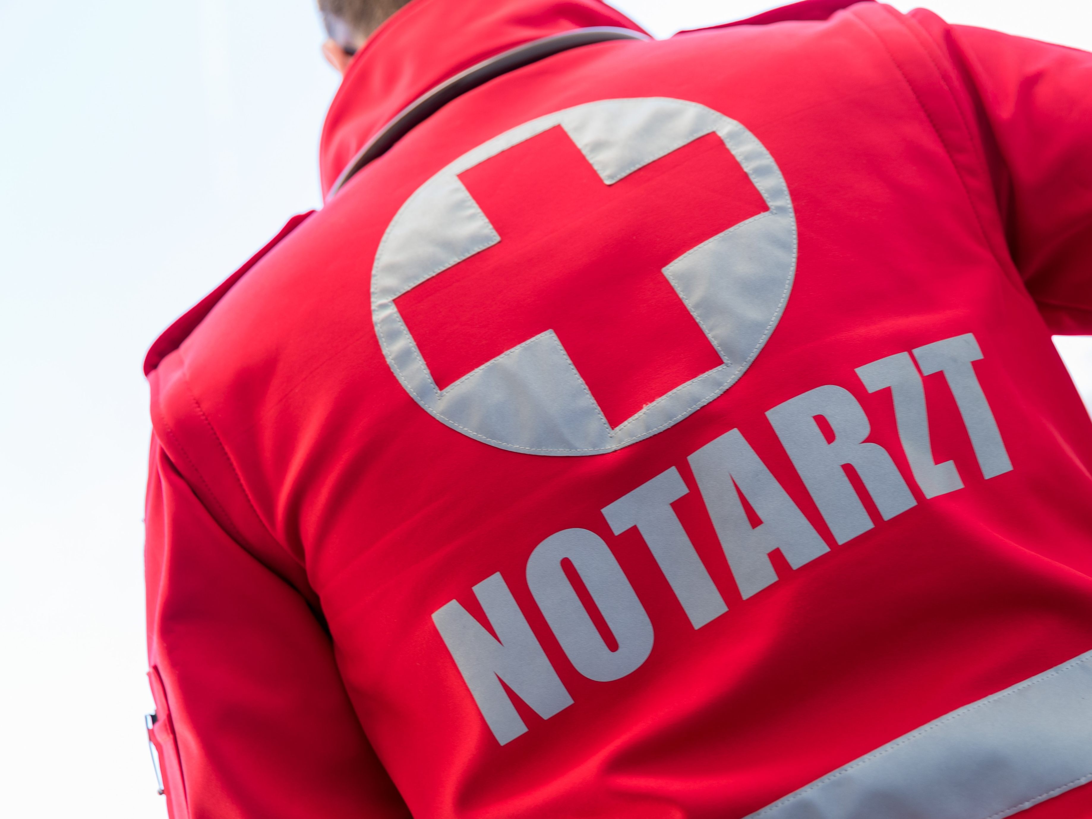 m-dchen-6-in-tiroler-hallenbad-wiederbelebt