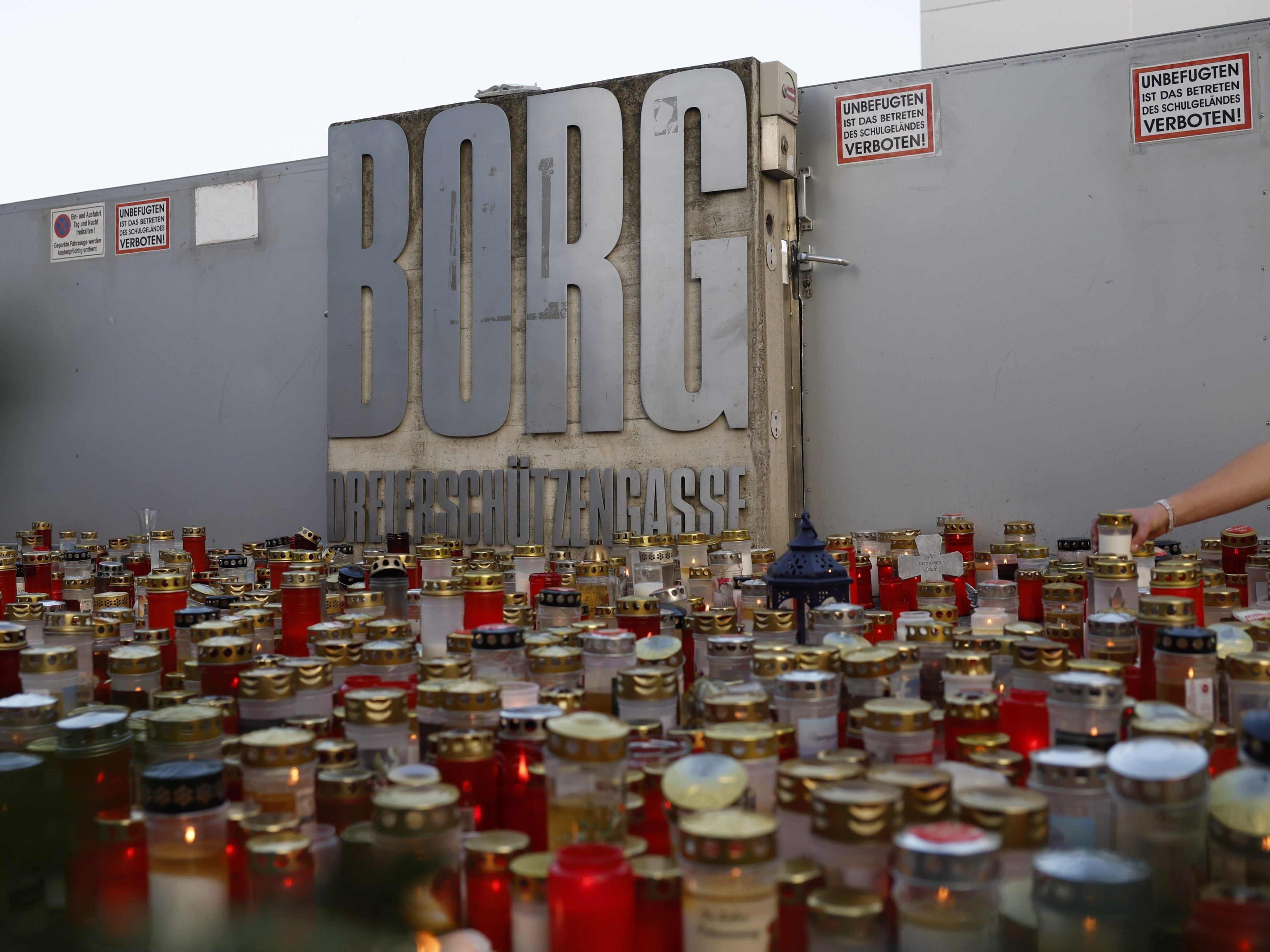 Kerzen nach dem Grazer Amoklauf.