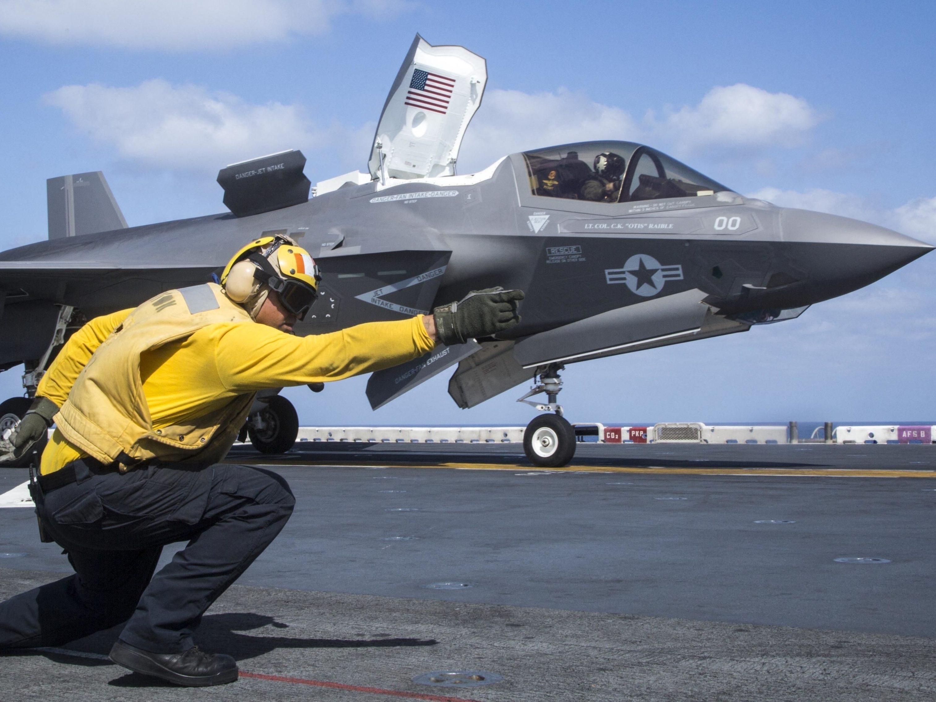 Zum ersten Mal hat ein US-Tarnkappenjet vom Typ F-35A Atombomben des Typs B61-12 aus realen Beständen abgeworfen.