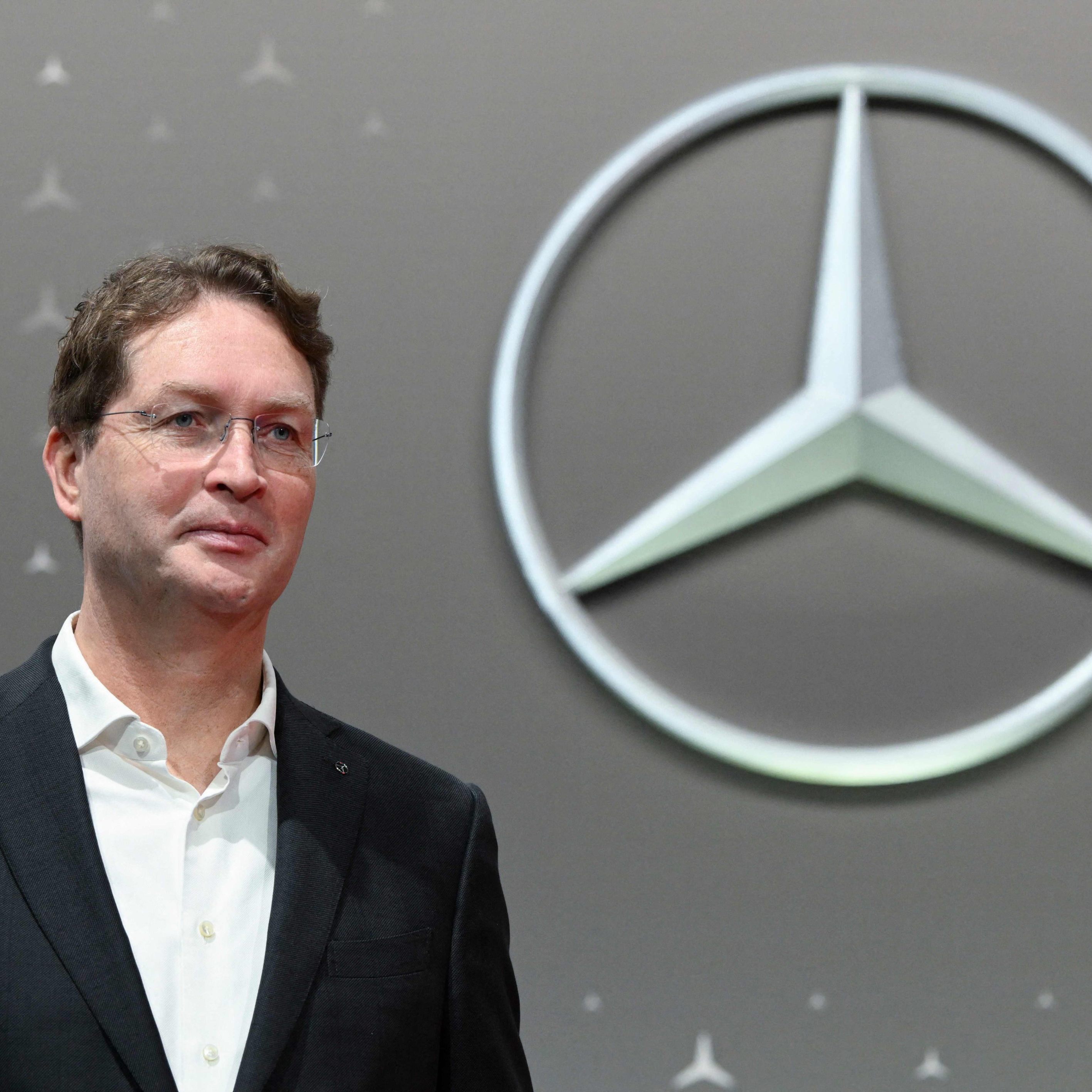 Mercedes-Benz-Chef Ola Källenius steht laut Bericht vor einer möglichen Kurskorrektur beim Autobauer.