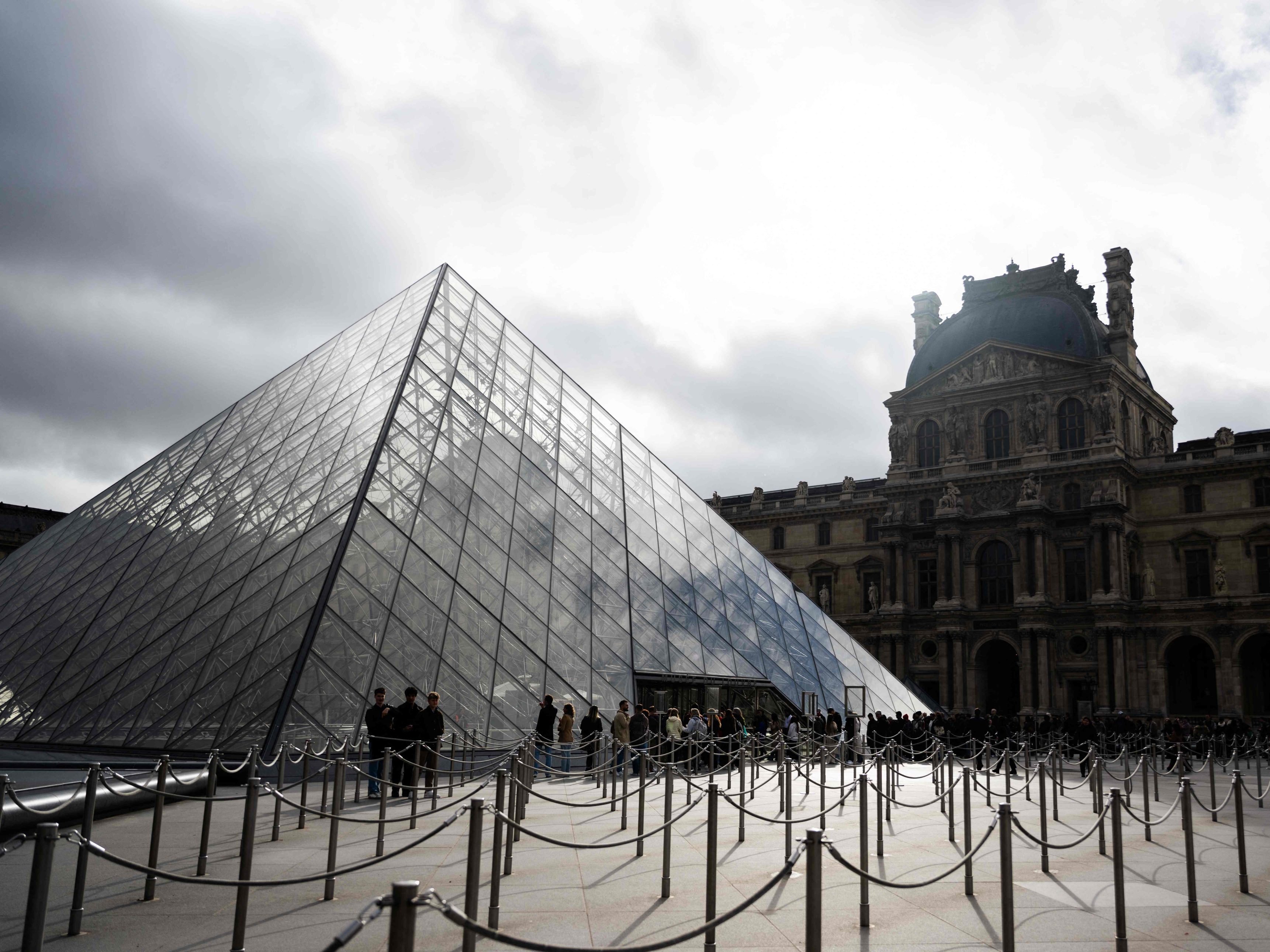 Millionenraub-im-Louvre-Passwort-war-einfach-nur-quot-LOUVRE-quot-