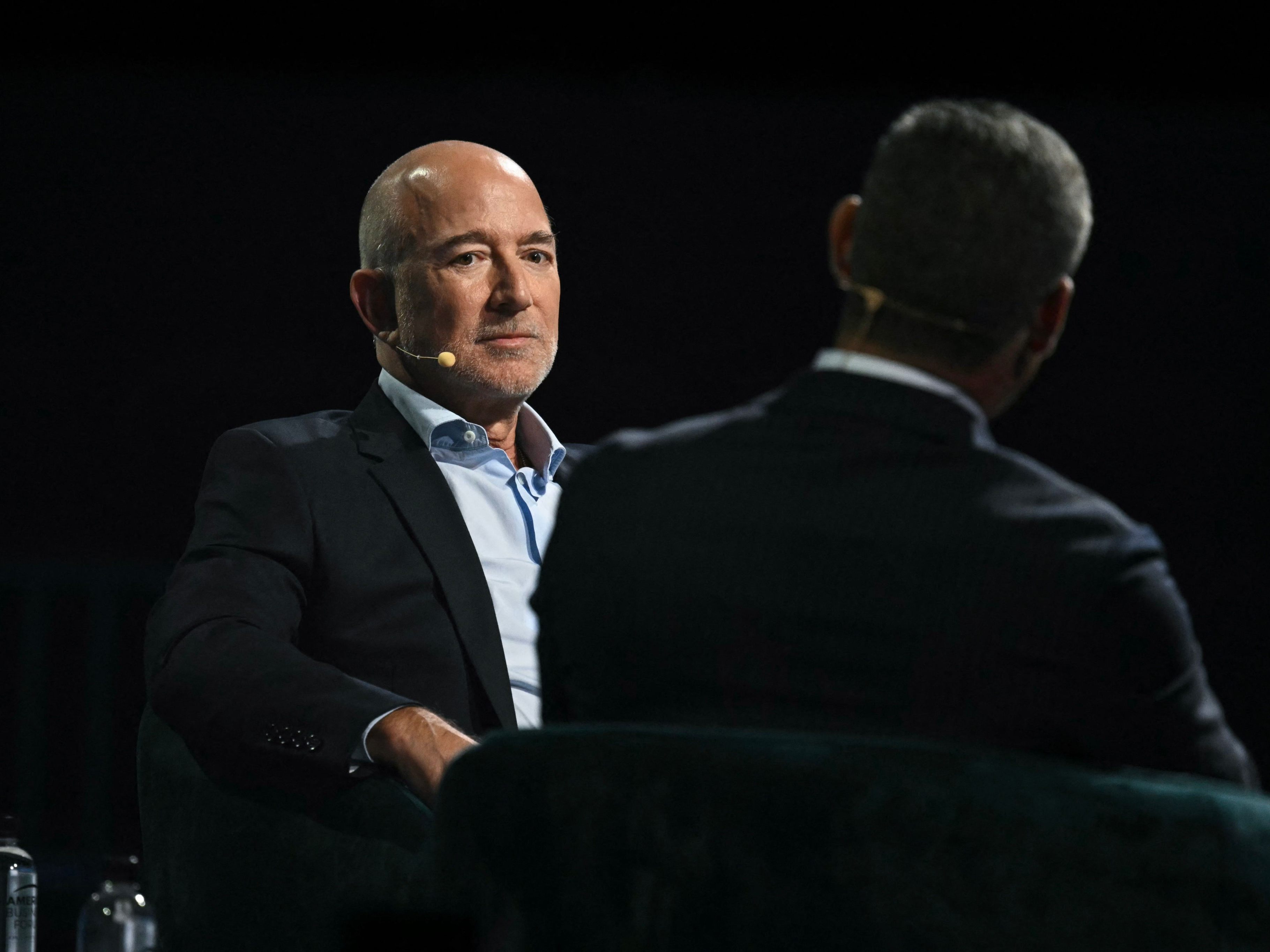 Neues-Gesicht-Jeff-Bezos-mit-markantem-Look-nach-Gewichtsverlust