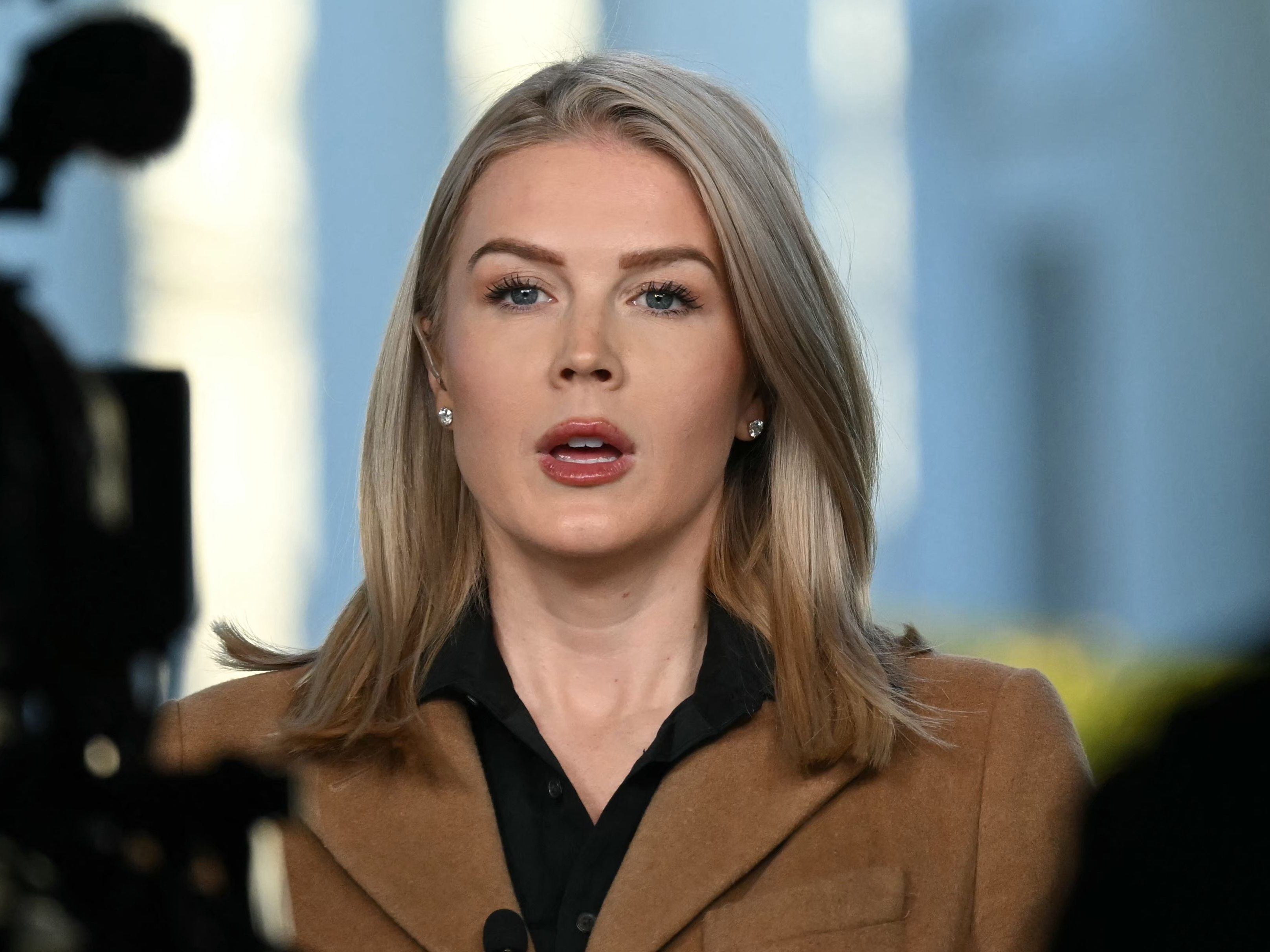 Schock für Trump-Sprecherin Karoline Leavitt: Die Mutter ihres Neffen wurde von ICE festgesetzt.