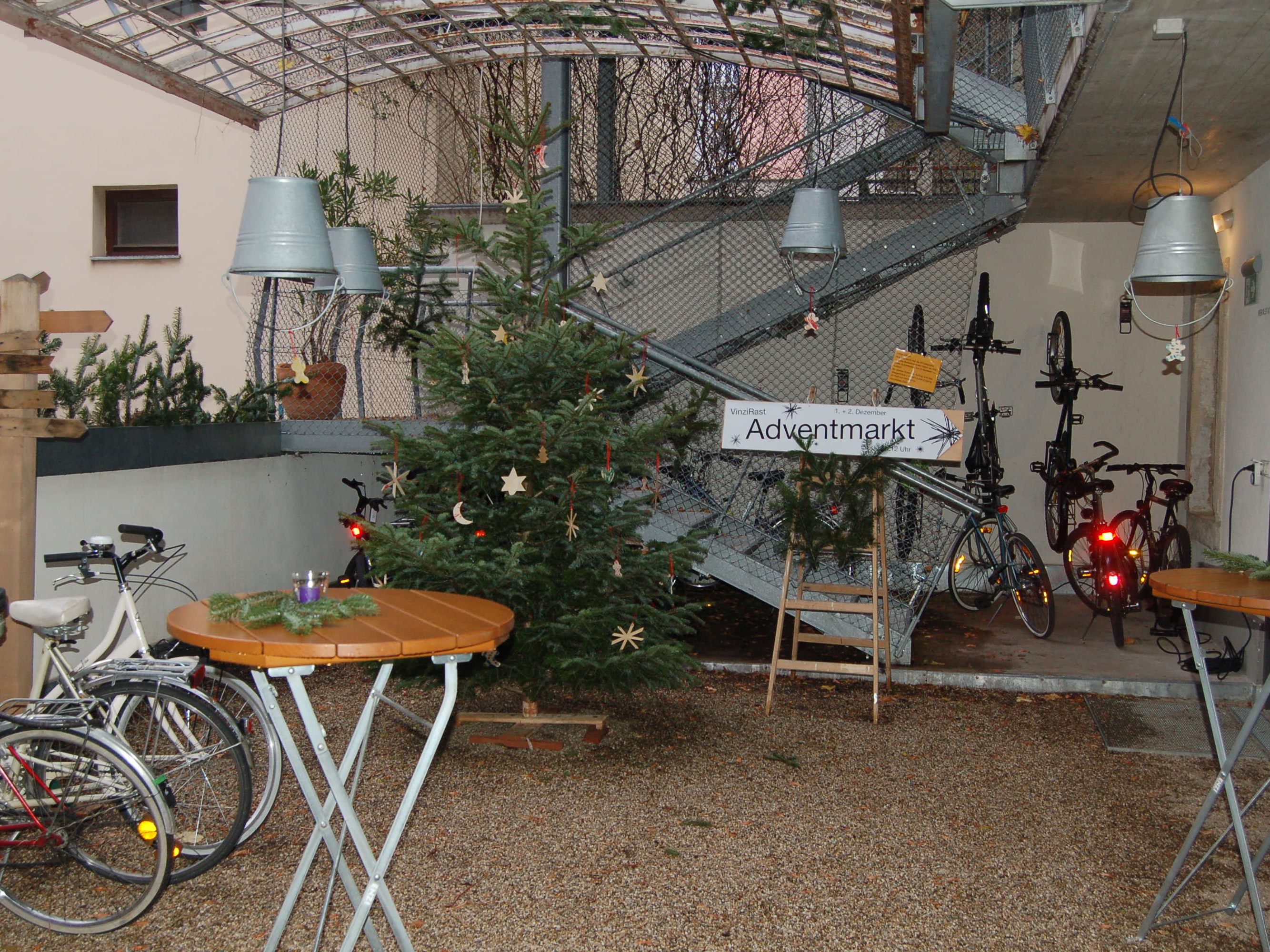 Das-bringt-der-VinziRast-Adventmarkt-2025-in-Wien