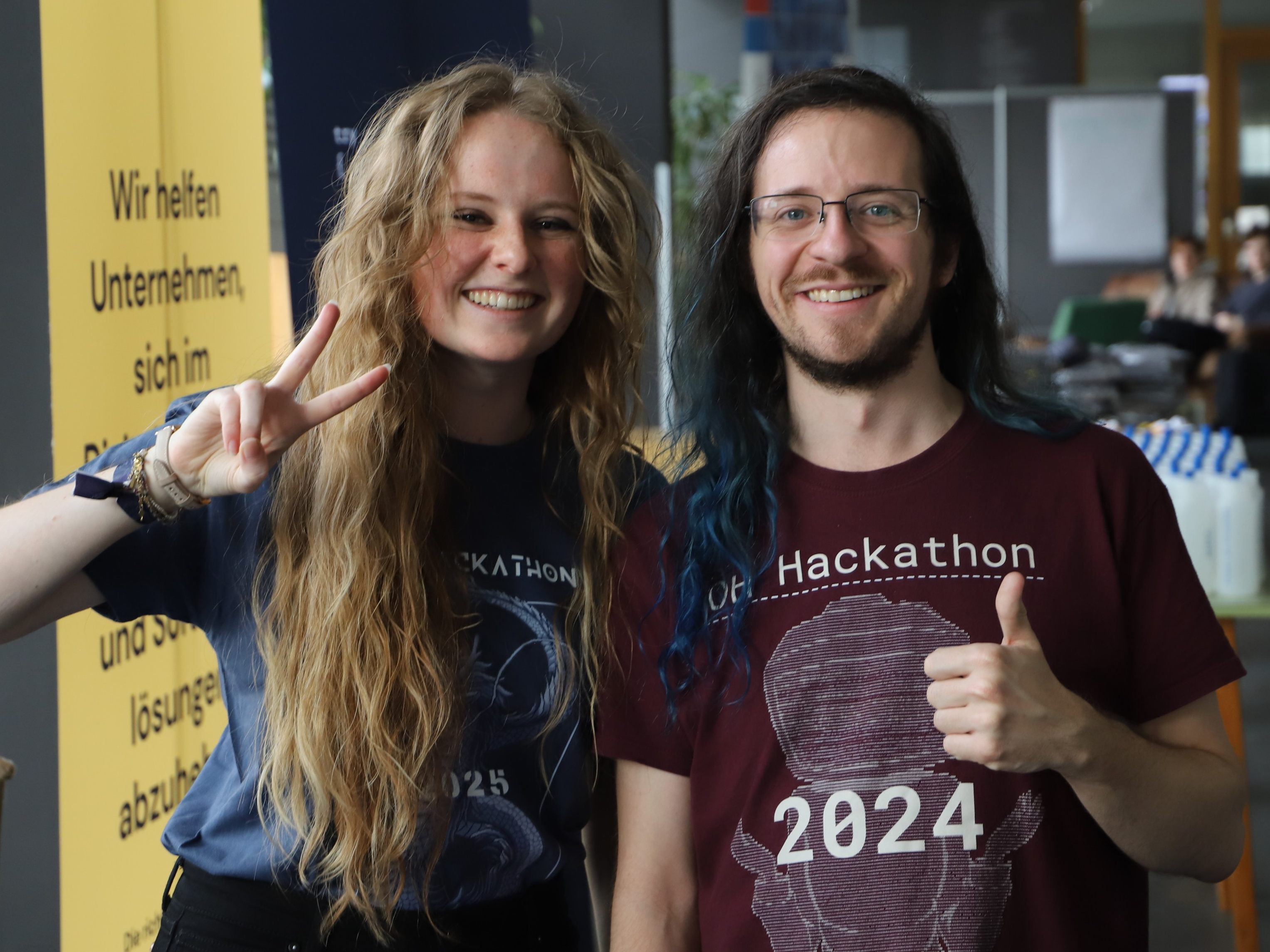 Aisha Faller und Adrian Essig während des ÖH Hackathons.