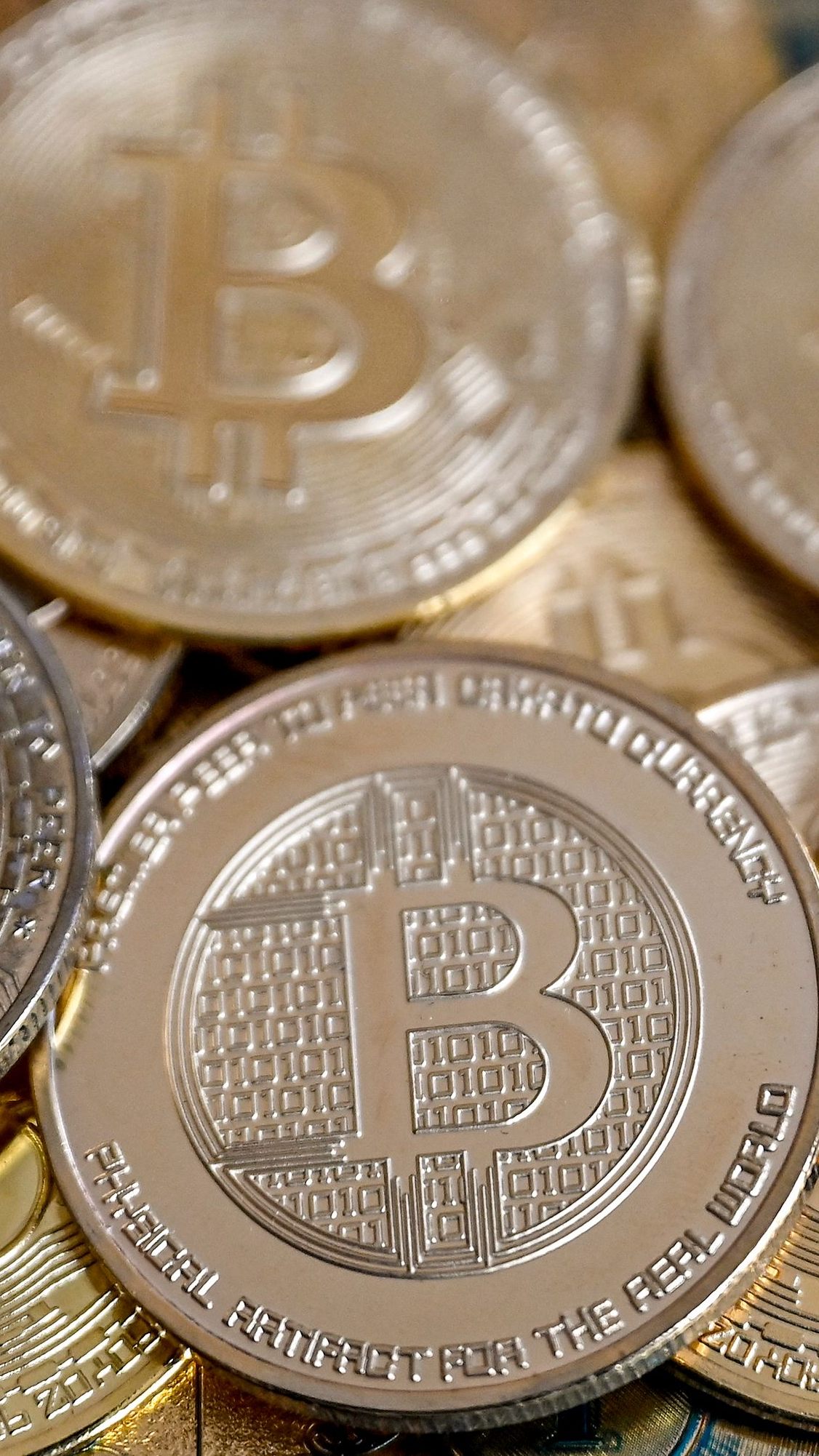 Bitcoin stürzte unter 83.000-Dollar-Marke.