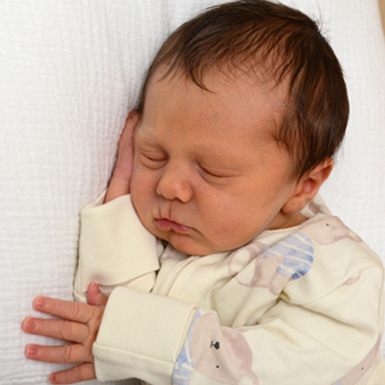 Die gesamte Redaktion von VOL.AT gratuliert herzlich zur Geburt von Daniel. Wir wünschen der Familie viele unvergessliche Momente voller Liebe und Freude mit ihrem kleinen Herbstwunder.