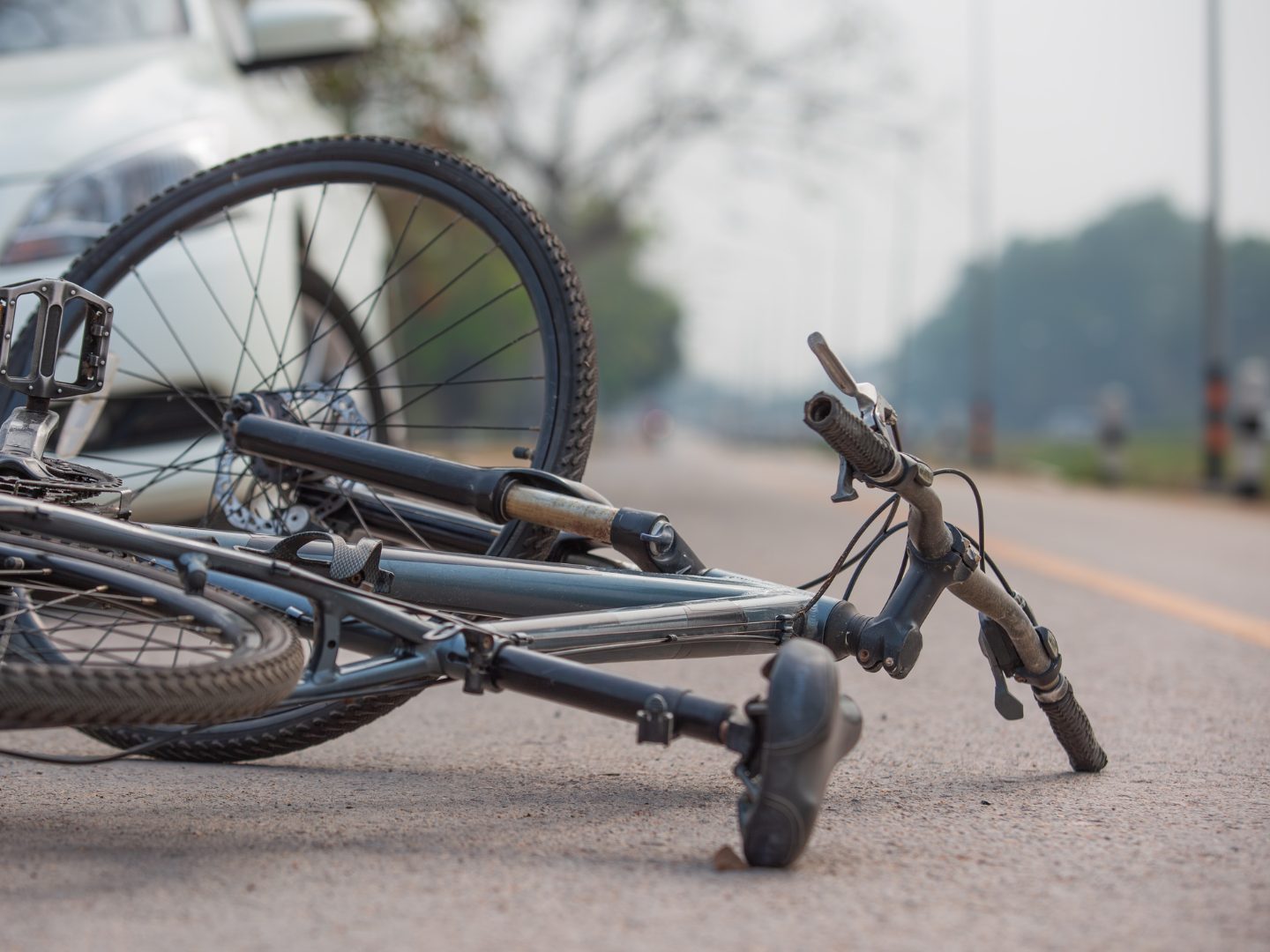 Mit Warnweste unterwegs – dann kam der Tod durch zwei Fahrzeuge