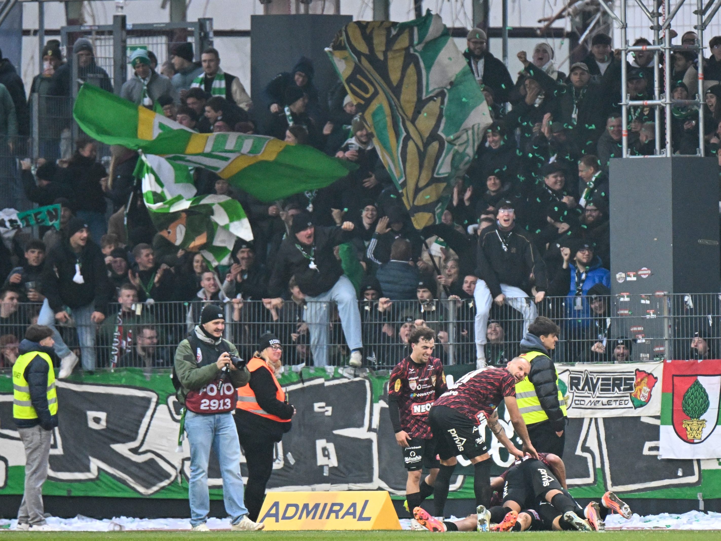 Jubel-Tanz-und-Ges-nge-Austria-feiert-emotionalen-Derbysieg