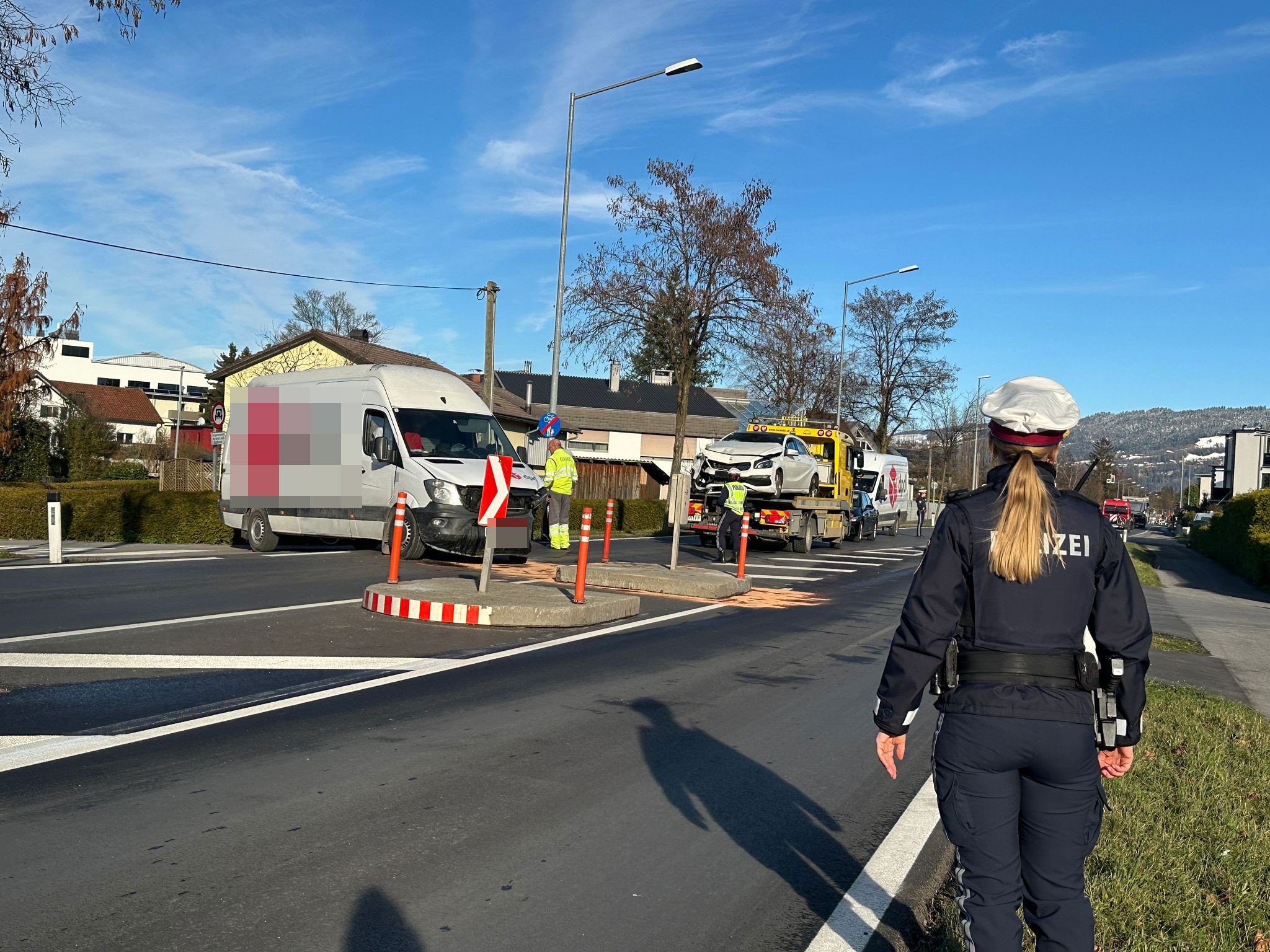 Bei einem Unfall in Hard wurden zwei Personen verletzt.