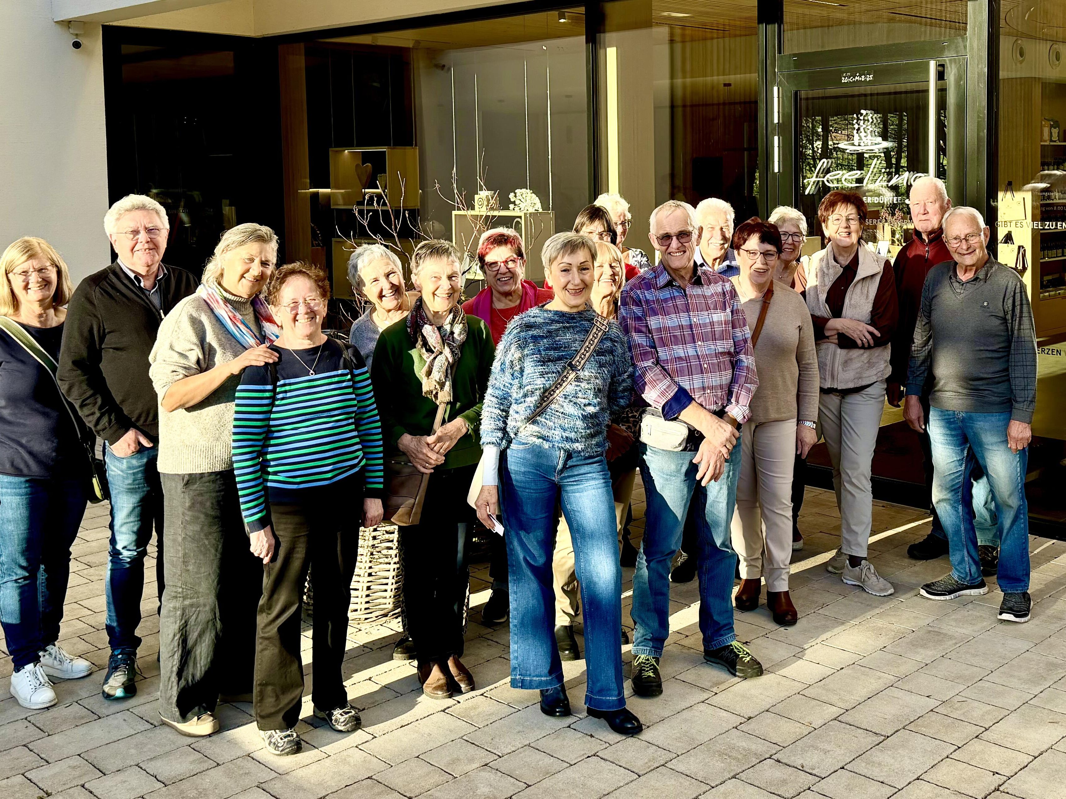 Besichtigung-der-Fa-Feeling-Zauber-der-D-fte-in-Satteins