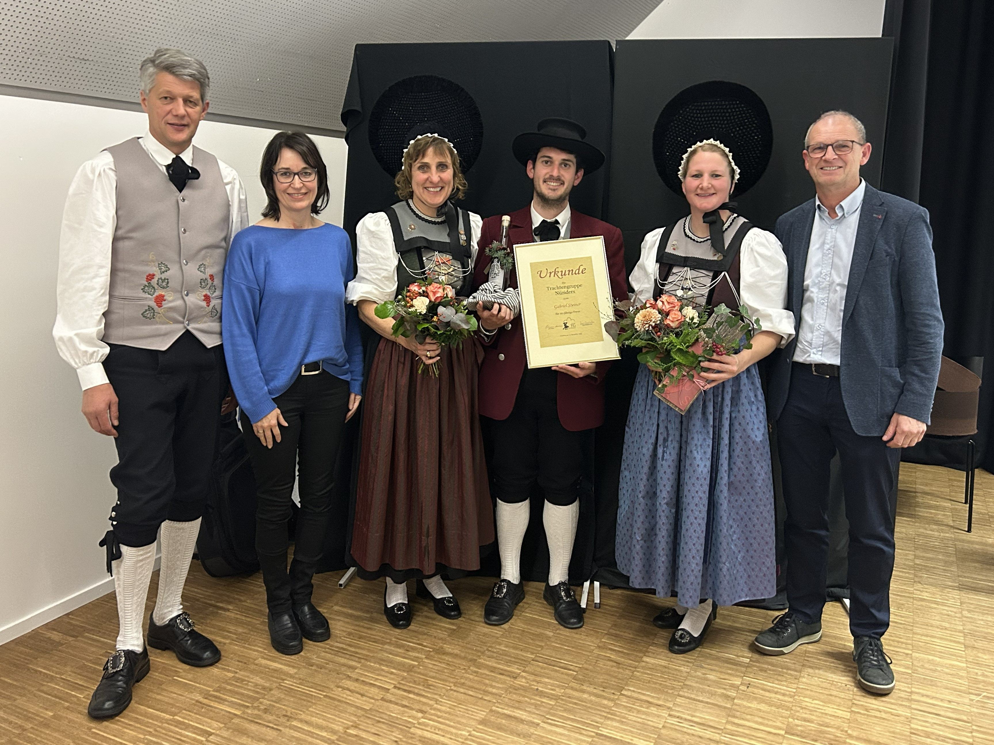 Die geehrten Mitglieder mit Andreas Tschann, Astrid Ronecker und Ewald Frei