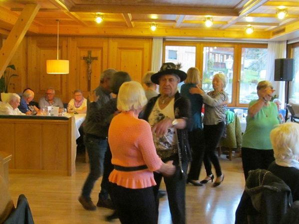 PVÖ-Jahresabschlussausflug mit Schlachtbuffet und Musik