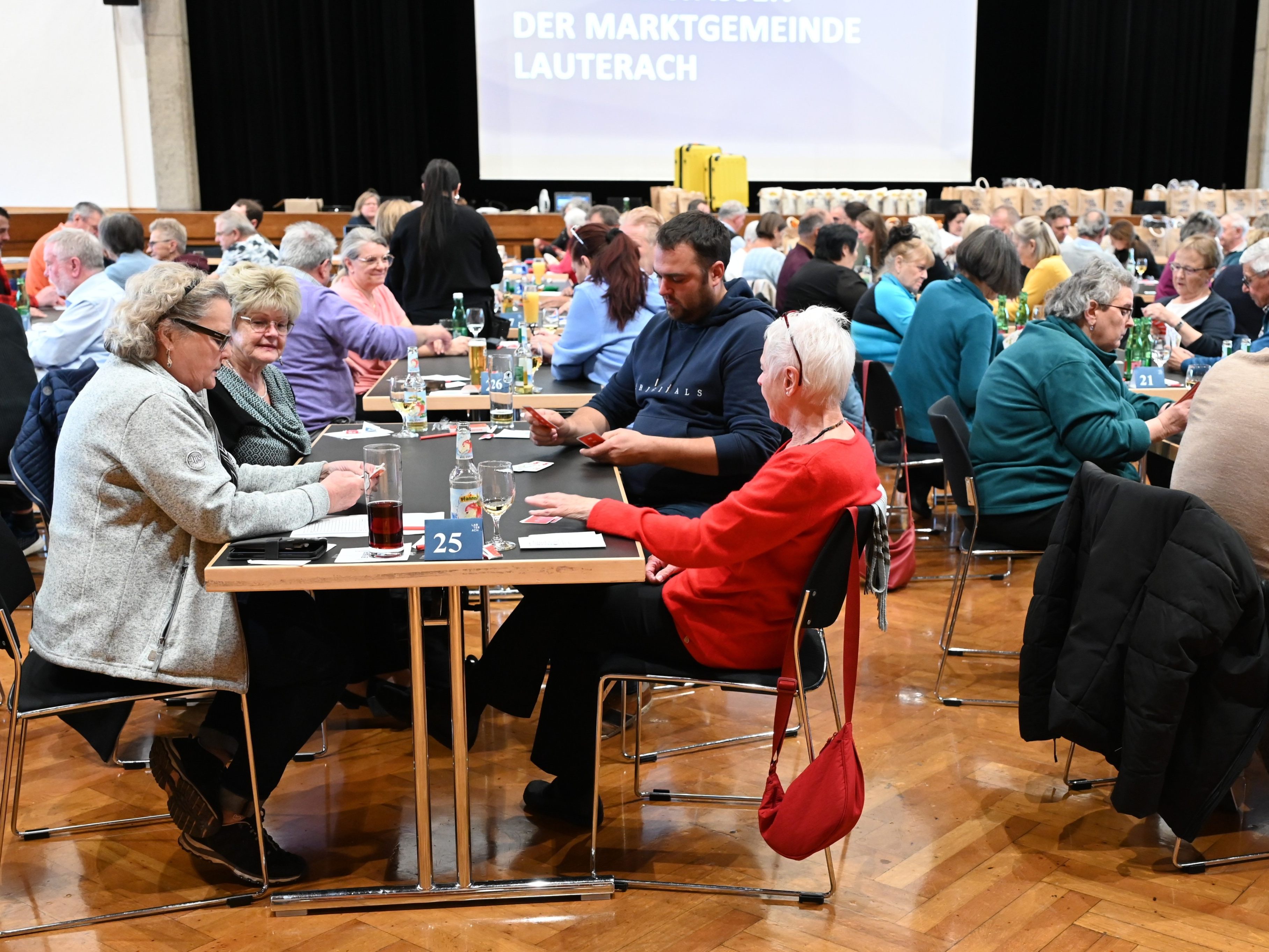 150 Teilnehmer:innen im Jassfieber.