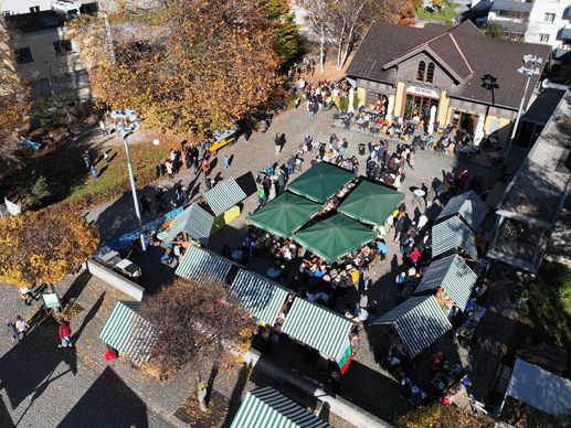 Ein Fest der Begegnung, des Austausches und der Kulturen lockte zahlreiche Gäste an den Remise-Vorplatz.