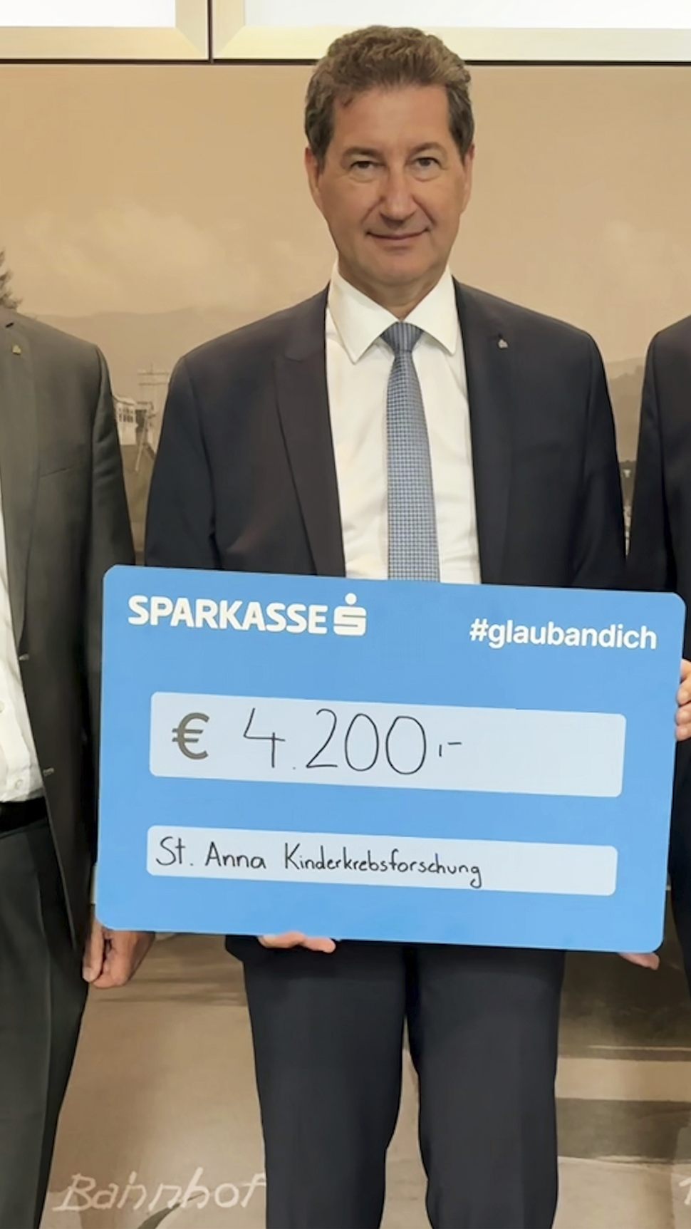 (v. l.): Die Vorstandsdirektoren Mag. Martin Jäger, MBA und Harald Giesinger sowie Dominic Stecher, BA, Leiter Filiale Dornbirn-Stadt