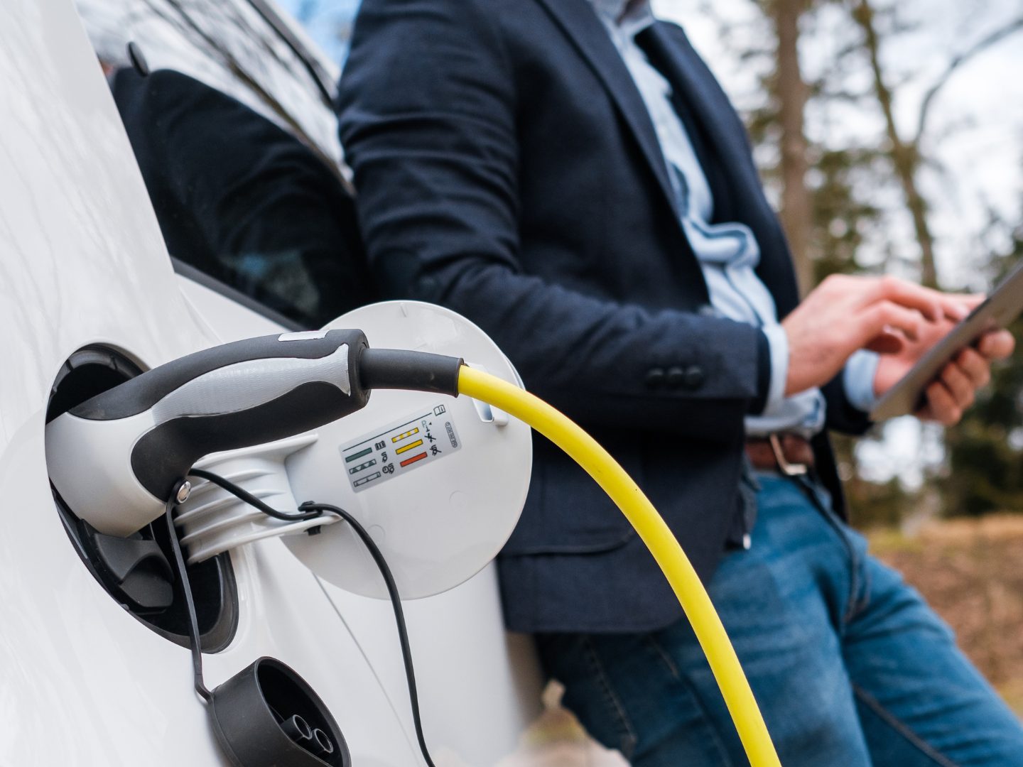 revolution-beim-e-auto-fahren-mit-sonnenlicht-statt-steckdose