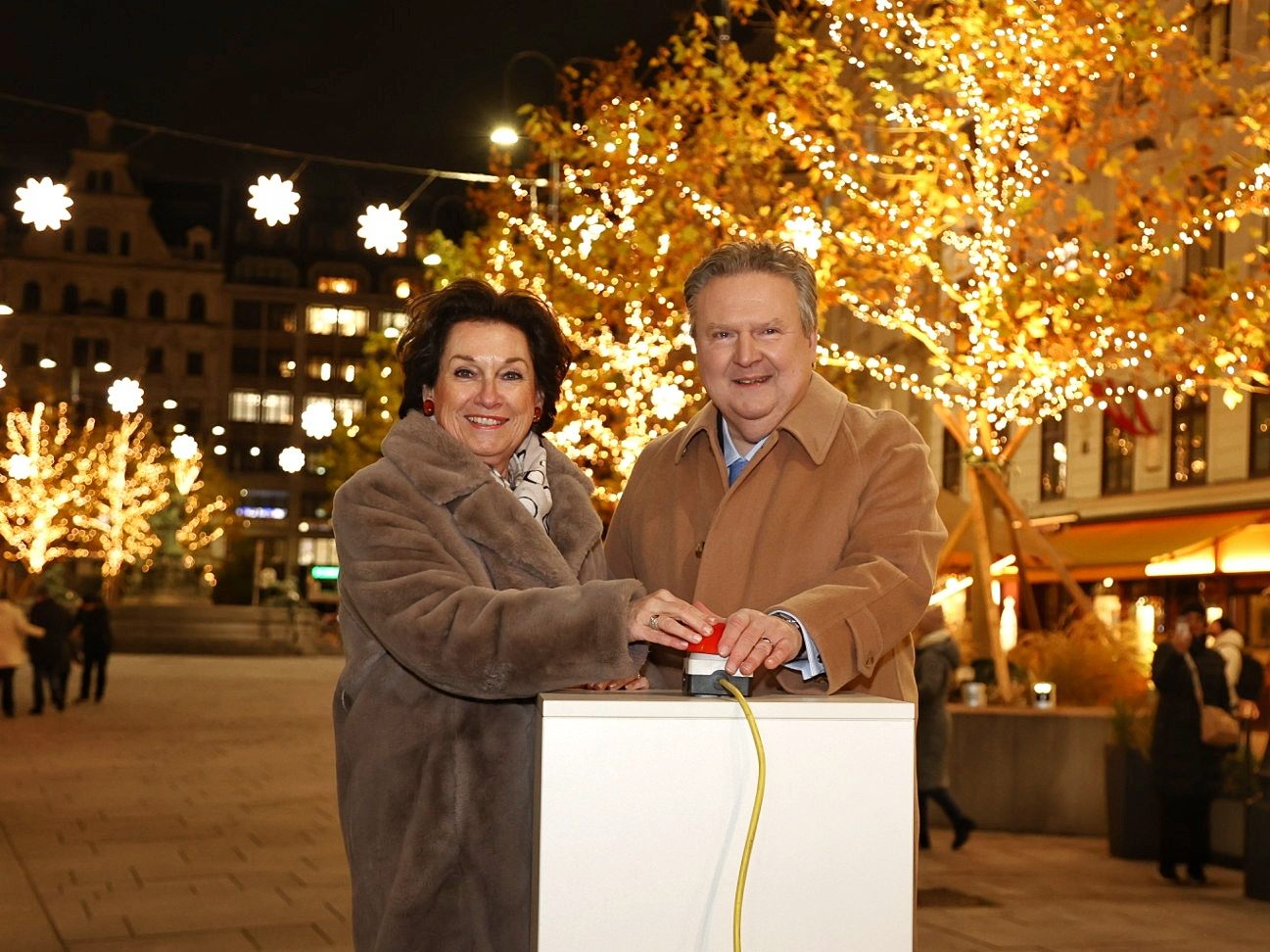 Weihnachtsbeleuchtung-in-Wiener-Einkaufsstra-en-strahlt-wieder