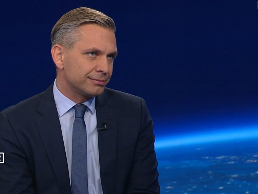 -quot-Ist-dieses-Zeugnis-nicht-peinlich-quot-Armin-Wolf-konfrontiert-Hattmannsdorfer-mit-VP-Bilanz