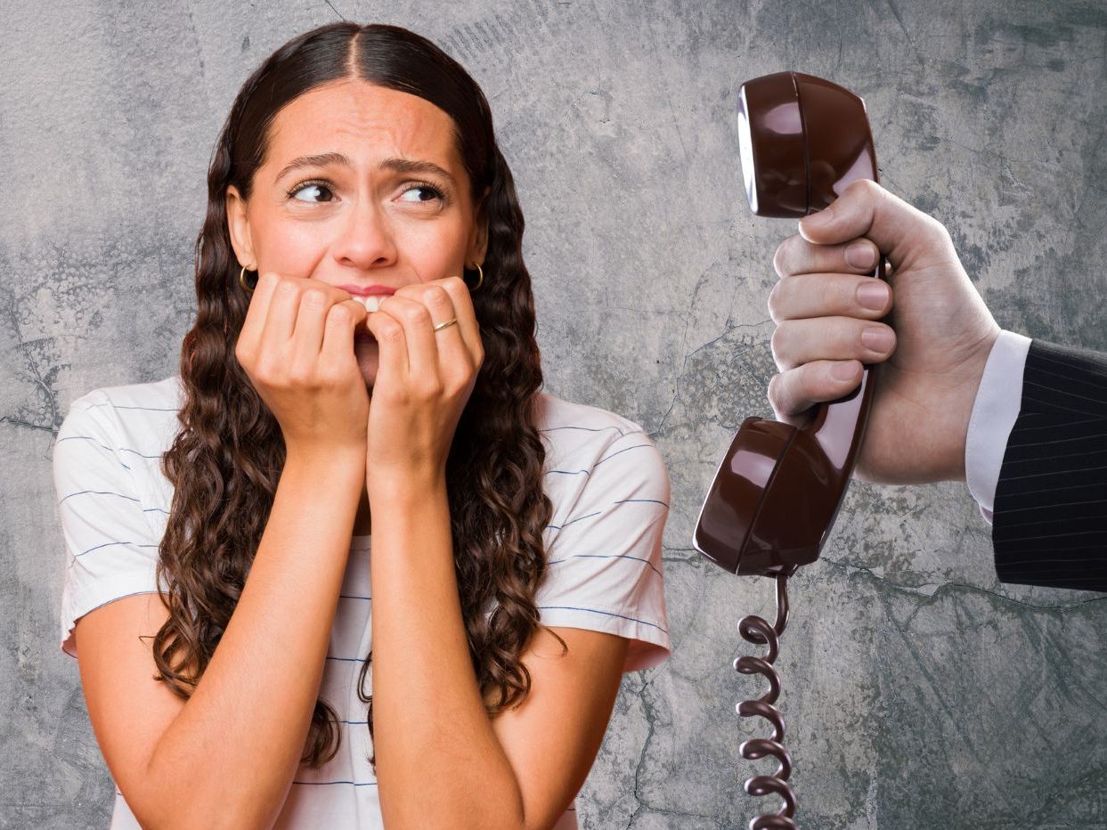 Junge-Generation-schweigt-am-Handy-und-ver-ndert-die-Telefonkultur