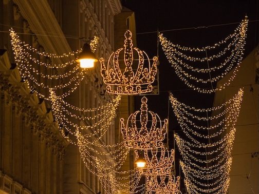 Kronenbeleuchtung-kehrt-in-Wiener-Habsburgergasse-zur-ck