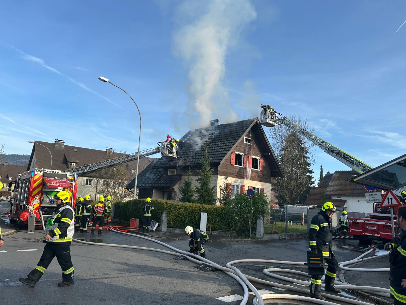 Zahlreiche Einsatzkräfte sind vor Ort.