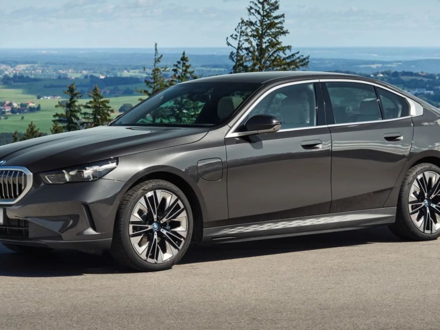 Landeshauptmann Markus Wallner (ÖVP) fährt einen BMW 550e xDrive mit 498 PS.