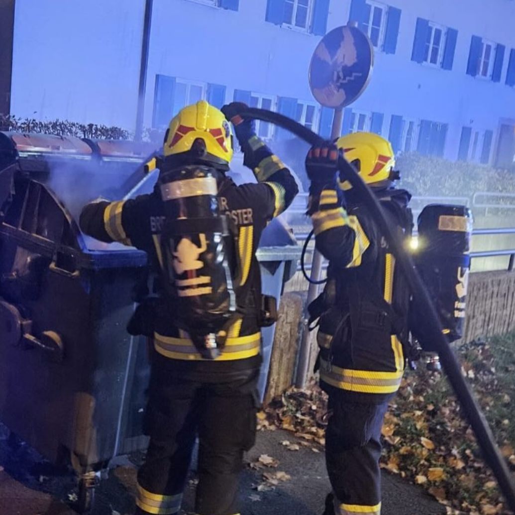 Sechs Containerbrände in kurzer Zeit. Geht die Polizei von einem Zusammenhang aus?