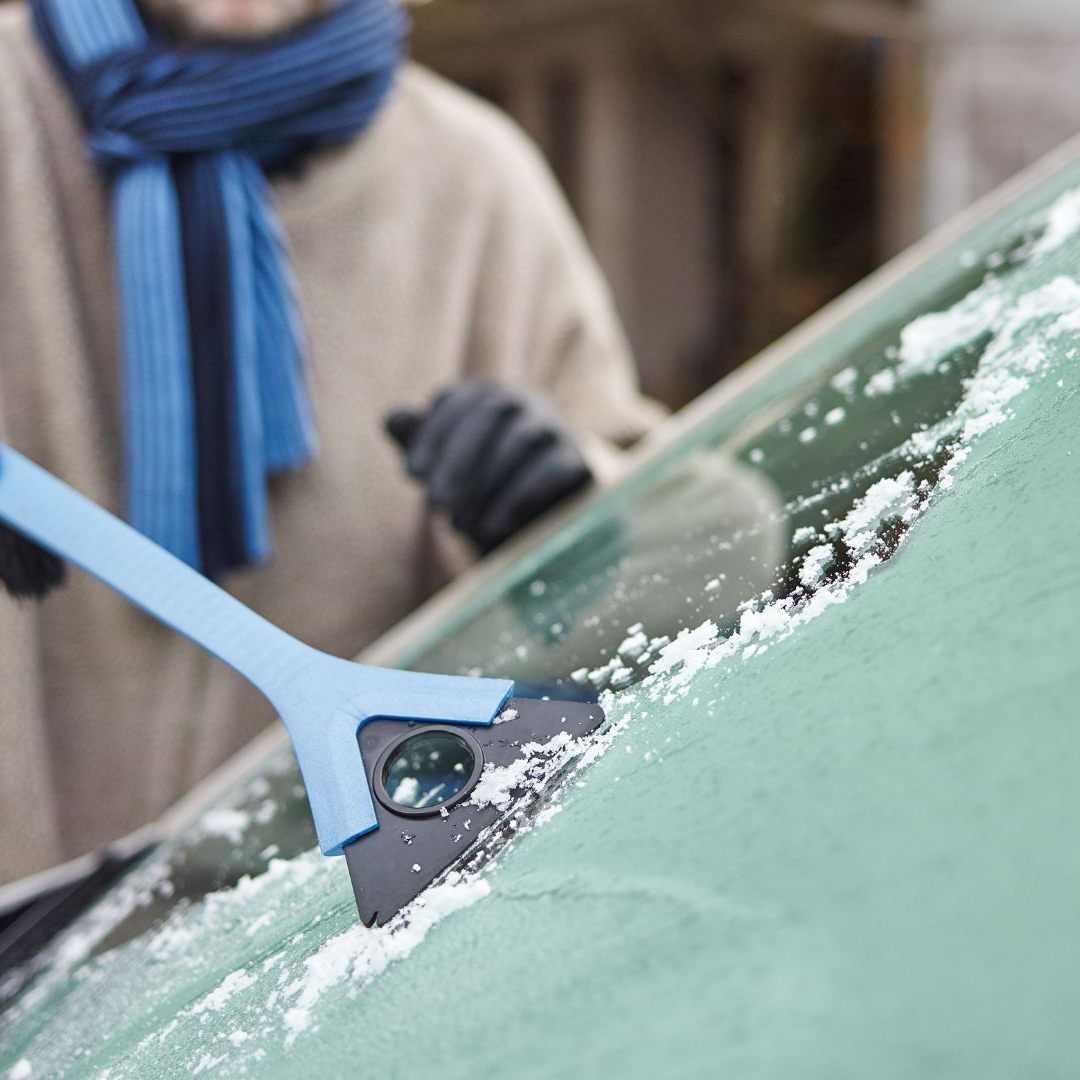 So bekommt man sein Auto in kurzer Zeit eisfrei.