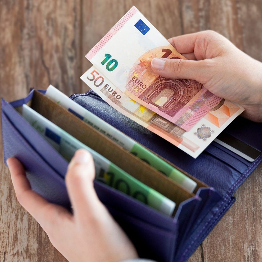 Die EU will den Zugang zu Bargeld erleichtern.