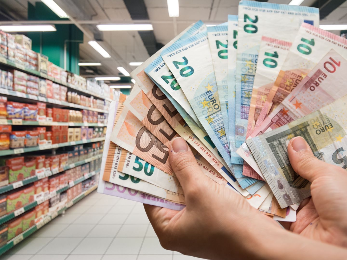 Die Gehälter werden 2026 um 2,55 Prozent erhöht.