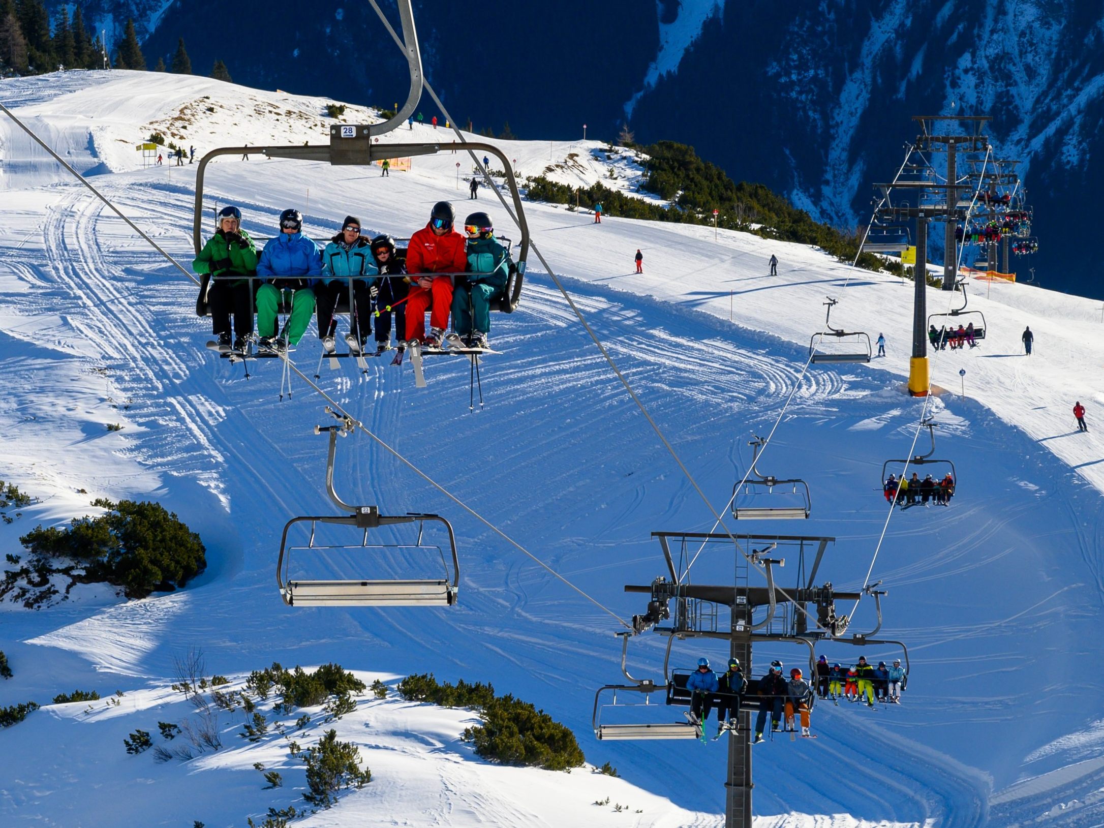 Wann-die-Skipisten-voll-sind-Die-Hauptsaison-2025-26-im-berblick