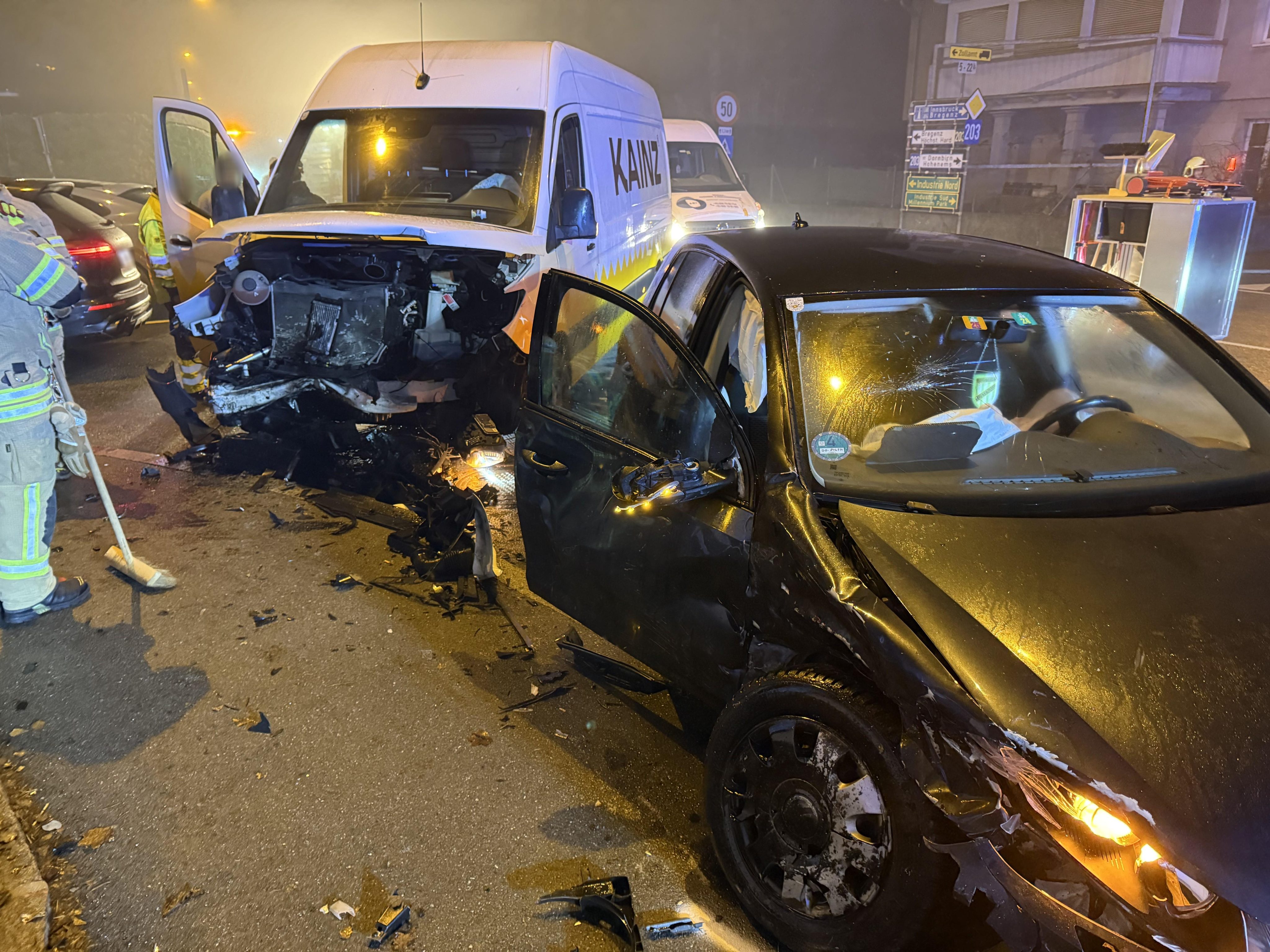 Die Feuerwehr Lustenau rückte zu dem Unfall aus.