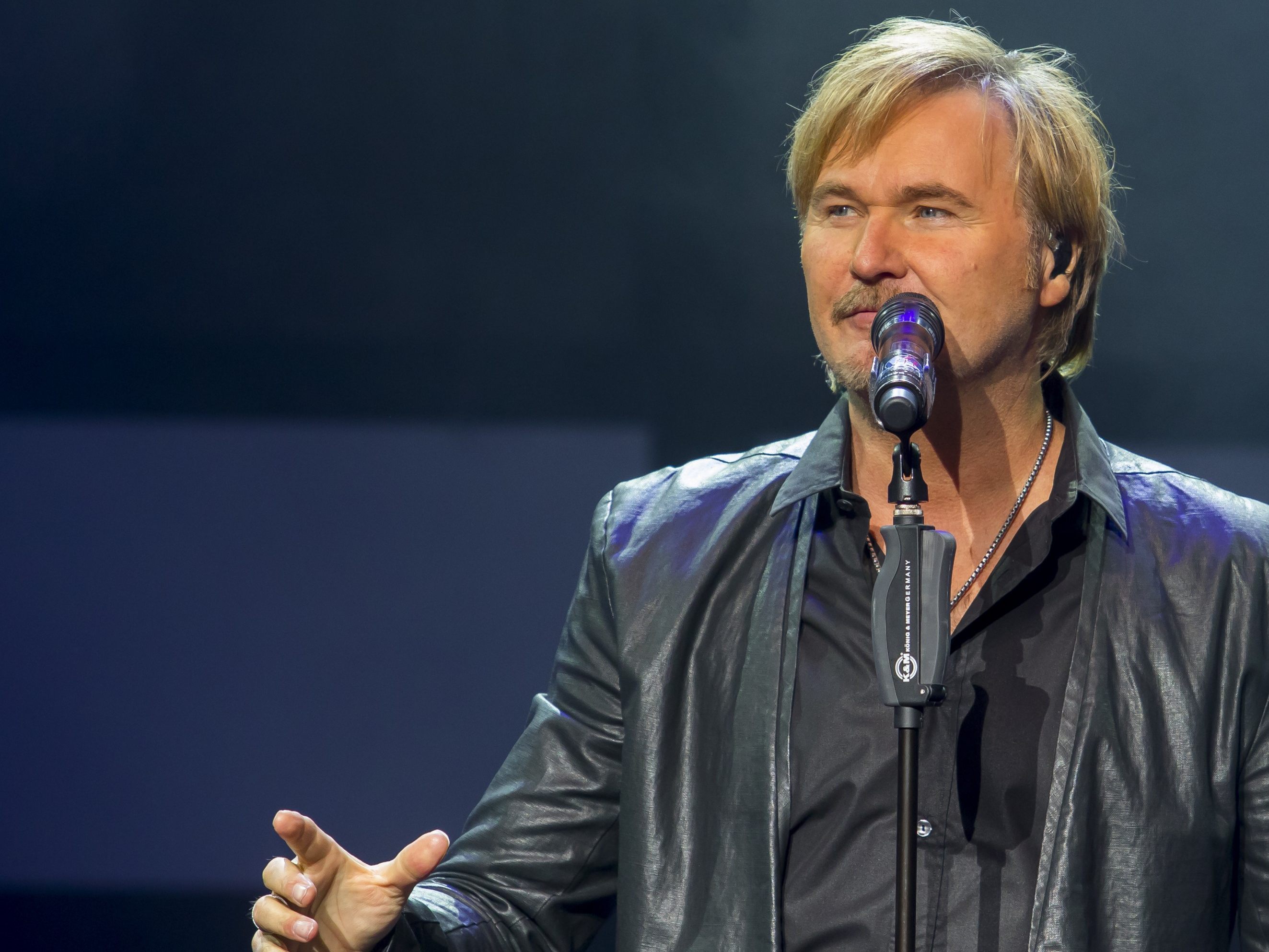 schlager-star-warnt-vor-love-scammern-frau-wollte-nik-p-heiraten