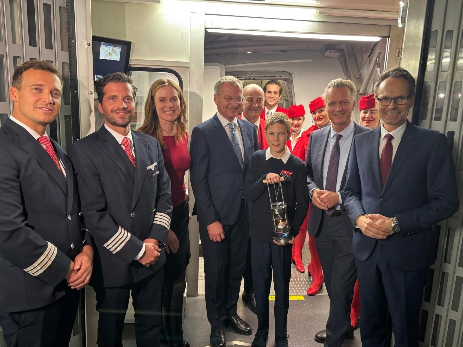 Friedenslicht-2025-landete-in-Wien