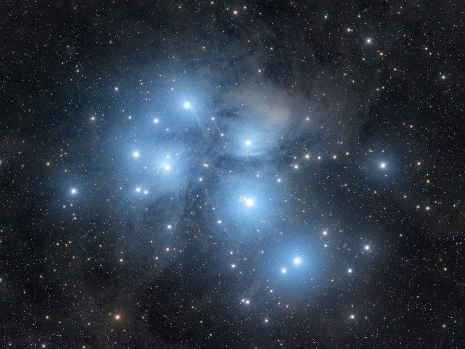 Wenn-der-Mond-den-Sternen-begegnet-Magische-Plejaden-Nacht-am-Himmel