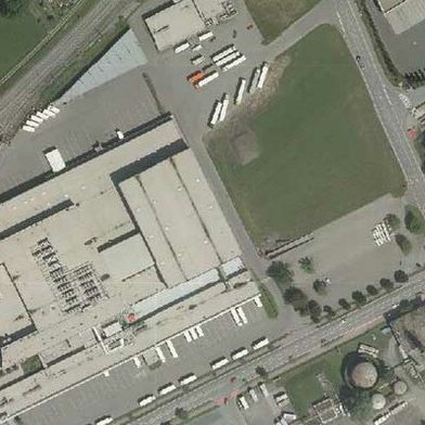 Luftbild der SPAR-Zentrale in Dornbirn. Der Ausbau soll unter anderem im Bereich der Grünfläche (rechts im Bild) erfolgen.