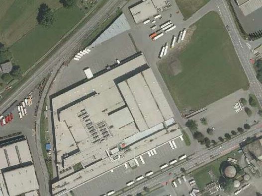 Luftbild der SPAR-Zentrale in Dornbirn. Der Ausbau soll unter anderem im Bereich der Grünfläche (rechts im Bild) erfolgen.