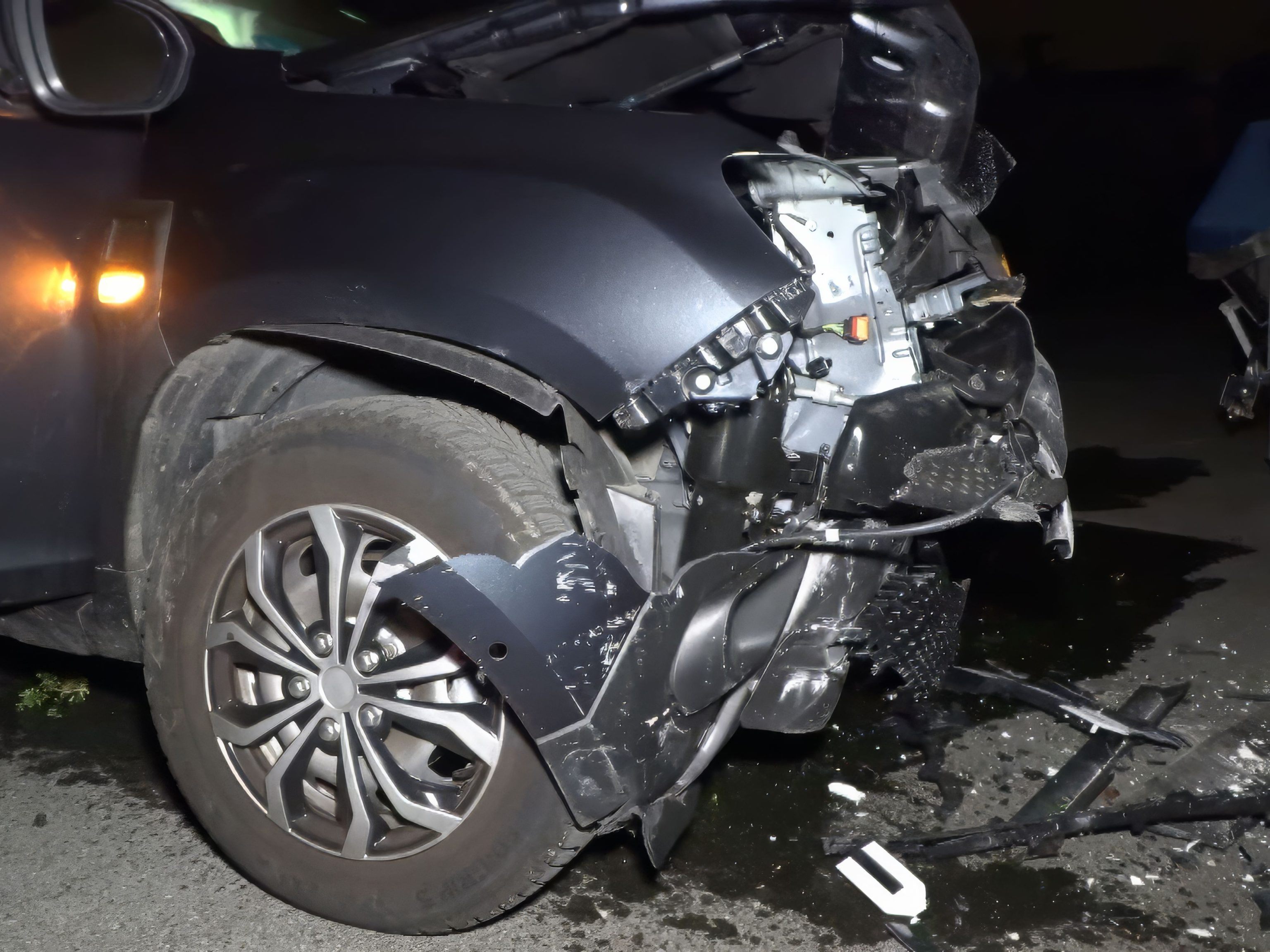 Unfall in Wolfurt: Autofahrer rammt Hausmauer.