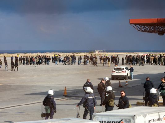Bauern-st-rmen-Flughafen-Heraklion-Flugbetrieb-gestoppt