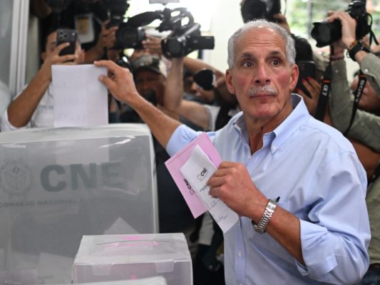 Trump-Kandidat-f-hrt-bei-Pr-sidentschaftswahl-in-Honduras