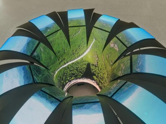 neue-mumok-schau-blickt-in-quot-feudal-holes-quot