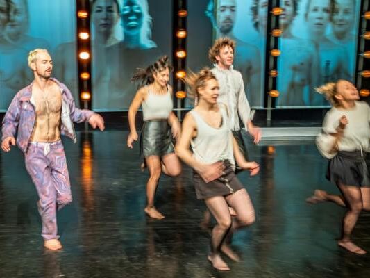 Ovationen-f-r-Urauff-hrung-von-quot-Speed-kills-content-quot-