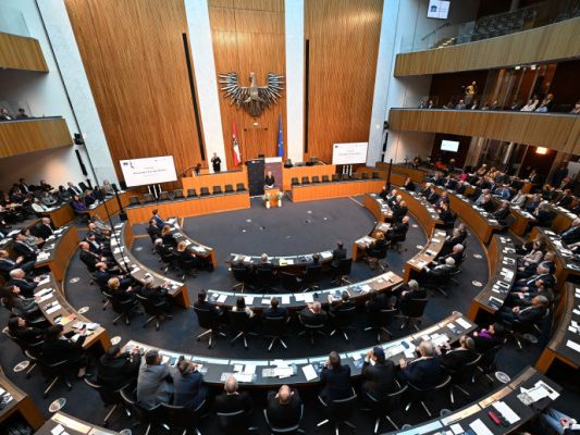 Anpassungsfaktor-f-r-Politikerbez-ge-ver-ffentlicht