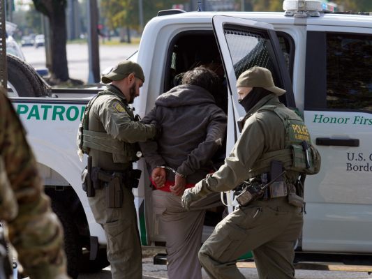 US-Regierung-geht-in-New-Orleans-gegen-Migranten-vor