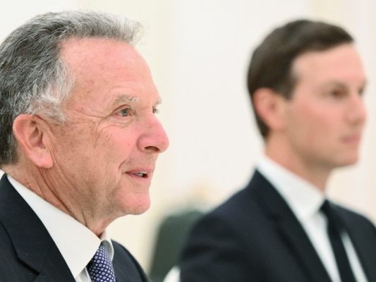US-Sondergesandter Witkoff (links) und Jared Kushner verhandeln