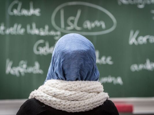 Kopftuchverbot soll an die Schulen kommen