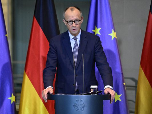 Deutscher-Kanzler-reist-nach-Jordanien-und-Israel