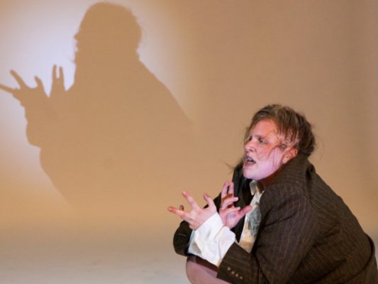 Reinsperger-brilliert-erneut-in-Handkes-quot-Selbstbezichtigung-quot-